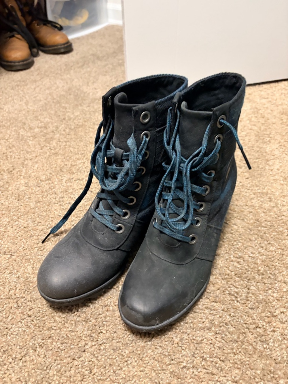 Sorel Black Lace-Up Ankle Boots with Blue Laces
